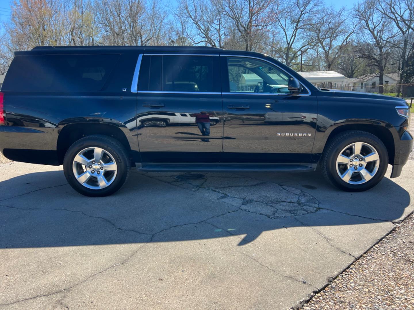 2015 Black /Black Chevrolet Suburban LT (1GNSCJKC9FR) with an 5.3L V8 engine, 6-Speed Automatic transmission, located at 4520 Airline Hwy, Baton Rouge, LA, 70805, (225) 357-1497, 30.509325, -91.145432 - 2015 Chevrolet Suburban LT 5.3 V8 Gas, 184K Miles, Heated Leather Seats, 7 Passenger Seating, Sunroof, Bose, Backup Camera, Does Have Minor Scratches, Tow Pkg. NO IN HOUSE FINANCING. FOR INFO PLEASE CONTACT JEFF AT 225 357-1497 CHECK OUT OUR A+ RATING WITH THE BETTER BUSINESS BUREAU WE HAVE BEEN A - Photo#4